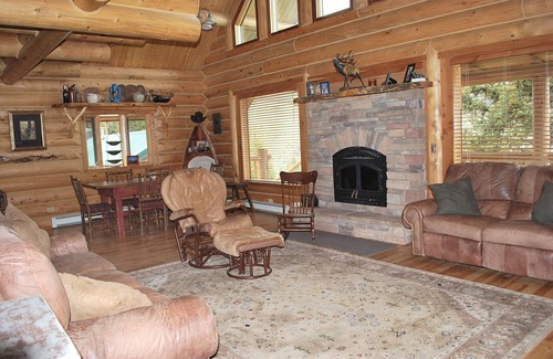 Emigrant Cabin | Yellowstone Mountain Lodge, 20 miles from Yellowstone National Park, sleeps 8