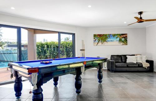 Yaroomba House | Yerranya, pet-friendly beach home w pool