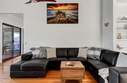 Yaroomba House | Yerranya, pet-friendly beach home w pool