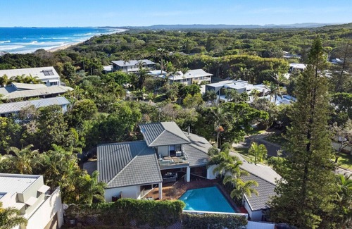 Yaroomba Apartment | Yerranya pet-friendly beach home w pool