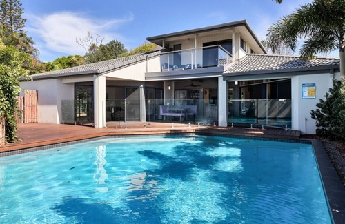 Yaroomba Apartment | Yerranya pet-friendly beach home w pool