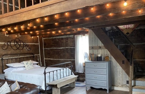 Columbia City Cabin | Yesterday Cabin at Thrice Farms