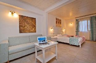 Ornos Hotel | Yiannaki Hotel