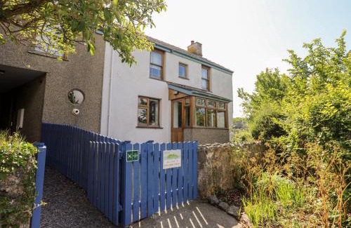 Bangor House | Ynys Faelog Cottage