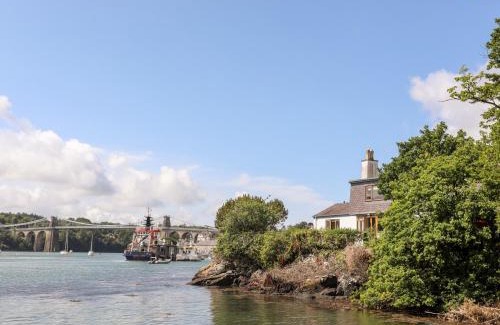Bangor House | Ynys Faelog Cottage