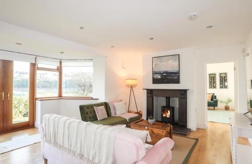 Bangor House | Ynys Faelog Cottage