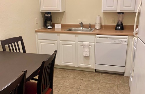 Branson Resort | Yoo Hoo! Great Branson resort family value package. 3BD/3BA sleeps 12.