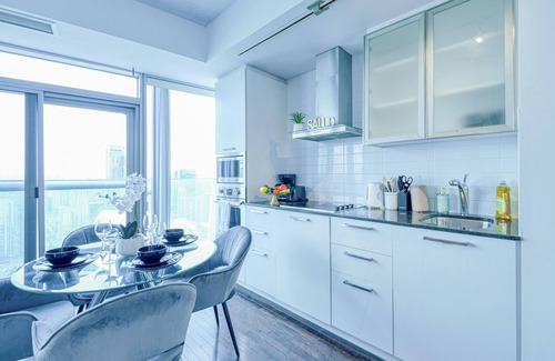 Toronto Entertainment District Apartment | York Horizon Suites