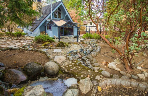 Oakhurst Ski Chalet | Yosemite Mountain Chalet with private sauna, decks, fireplace, air hockey & WiFi