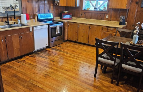 Mariposa House | Yosemite Nest: Refreshed Vintage Retreat conveniently located near Yosemite NP