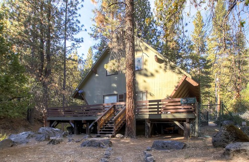 North Wawona House | Yosemite's Creekside Birdhouse
