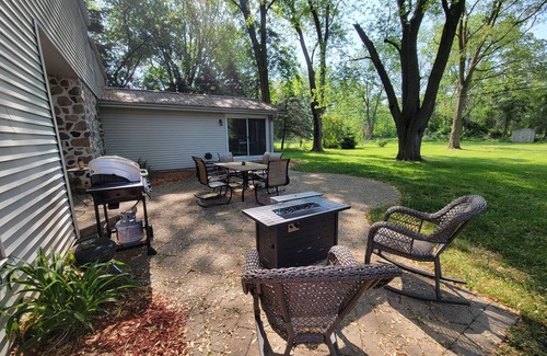 Brookfield House | You found a Gem! Emmersed in seclusion close to it all,4 BRDM SLEEPS 12!
