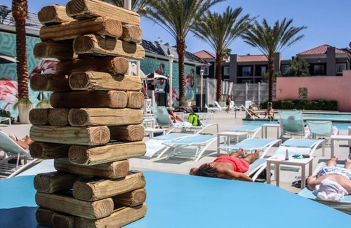 Las Vegas Hotel | You Found it, Amenity Packed Property Near Shark Reef Aquarium and High Roller!
