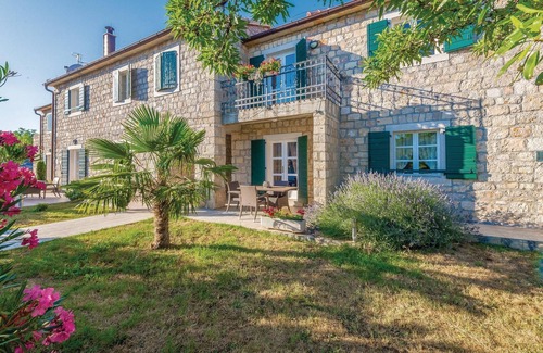Drinovci House | You will be greeted with a welcome drink on this 50,000 sq ft gated estate.