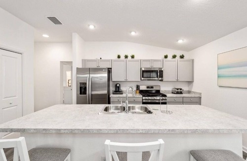 Okahumpka House | Your 2BR Escape: Golf, Games, and Getaways