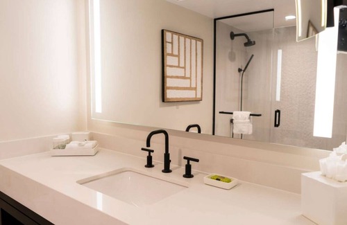 Isla Verde Hotel | Your Beachfront Getaway in Isla Verde | Suite with City View | Outdoor Pool