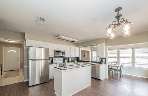 Sherman House | Your Charming Texas Retreat!