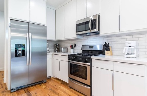 Lawndale/ Wayside House | Your Cozy Bungalows! Sleeps 18/9BR/6BA/12PA