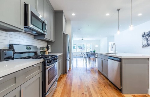 Lawndale/ Wayside House | Your Cozy Bungalows! Sleeps 18/9BR/6BA/12PA
