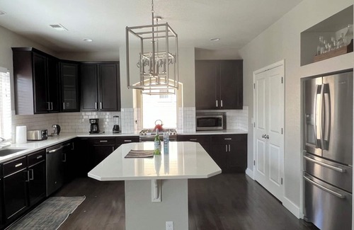 Green Valley Ranch House | Your Dream Gateway Near DIA. 5-bedroom house in awesome Denver with WiFi, AC