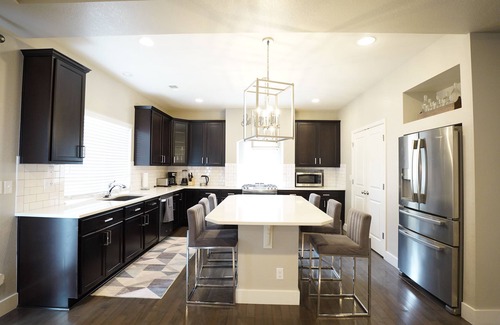 Green Valley Ranch House | Your Dream Gateway Near DIA. 5-bedroom house in awesome Denver with WiFi, AC