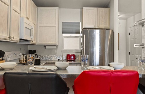 Fort Collins Apartment | Your Foothills Retreat | Dogs welcome | 30+ days