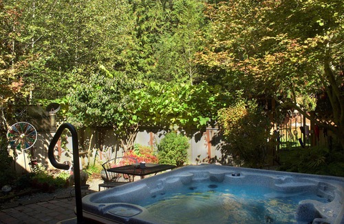 Shelton Cabin | Your Forest Hideaway on Beautiful Harstine Island