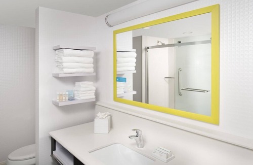 Seybold Hotel | Your Hideaway Miami! Outdoor Pool, Free Breakfast, Pets Allowed!