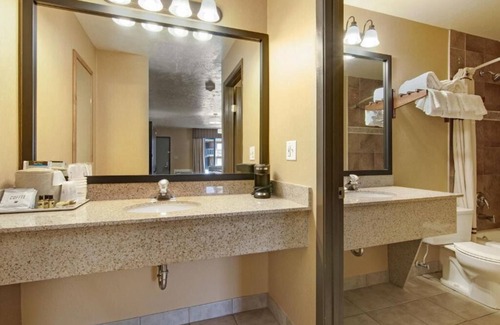 Bryce Canyon Hotel | Your Home Away from Home! Free Breakfast, Free Parking, Swimming Pool!