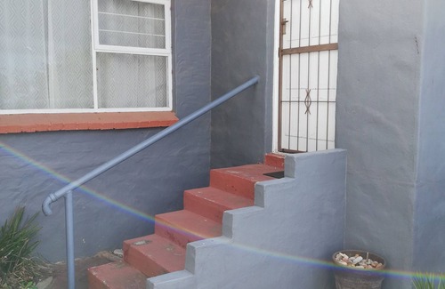 Somerset West Cottage | Your home away from home!