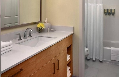 Monmouth Junction Hotel | Your Home Away From Home! Pet-Friendly, Seasonal Pool, Minutes to Quarry Park