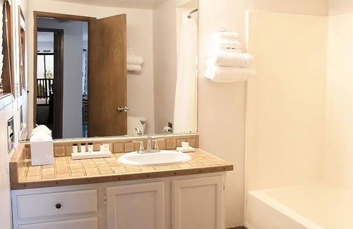 Village of La Jolla Hotel | Your Home Away From Home! Family-friendly Unit! Close to La Jolla Cove Beach!