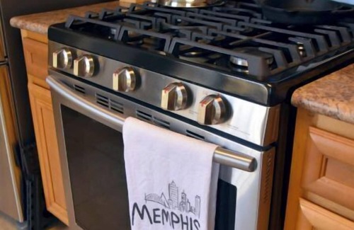 East Memphis Cottage | Your Home away from Home in Memphis, Tn. Minutes from all Memphis attractions