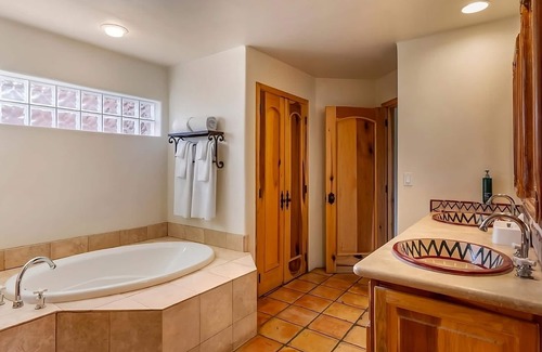 Cave Creek Hotel | Your Home Away from Home! Full Kitchen, Swimming Pool, Free Parking!