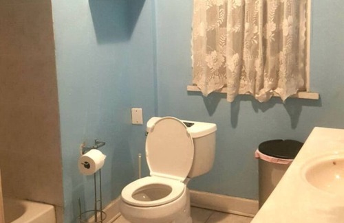 Bloomingdale House | Your home away from home in Bloomingdale, D.C. (Room C)