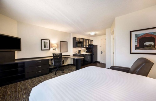 Linthicum Heights Resort | Your Home Base for Exploring Charm City! Fully-equipped Kitchen, Pets Allowed!
