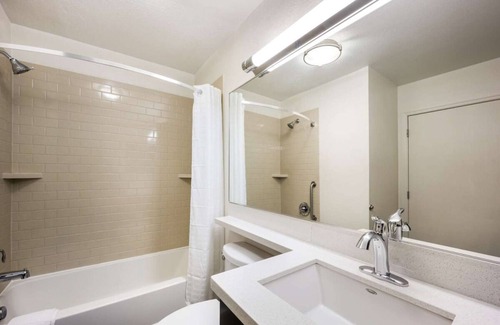 Linthicum Heights Resort | Your Home Base for Exploring Charm City! 2 Great Units with Private Kitchenettes
