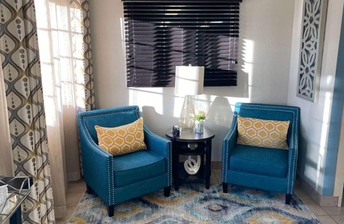 Westchase House | Your Home Far Away From Home! FREE Parking, Pets Allowed, Near Ashford Pub!