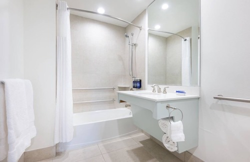 Islamorada Hotel | Your Islamorada Hideaway! Beachfront Accommodation - Onsite Pool, Parking