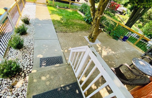 Ross Township House | Your Lovely Home in Pittsburgh w/King Beds/Free Parking
