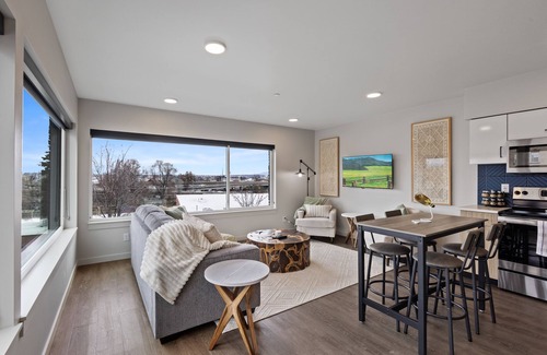 East Central Apartment | Your Luxury Retreat Awaits Free parking available