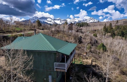 Elk Meadows House | YOUR MOUNTAIN VACATION.Awaits You! Gorgeous Views of Mountains. Permit 37
