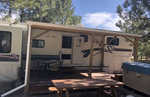 Custer House | Your Oasis is waiting! Glamping with all the amenities. Cozy, private, relaxing.