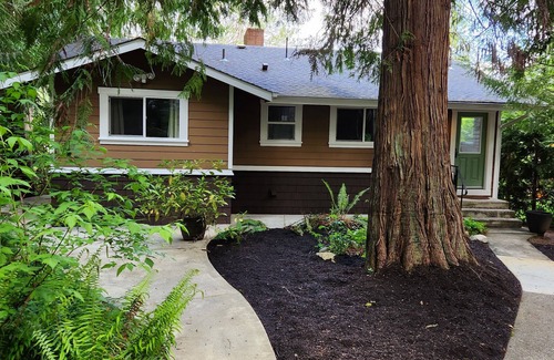 Lake Roesiger House | Your own lakefront retreat on beautiful and wooded Lake Roesiger in Snohomish.