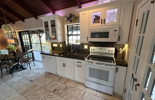 Marathon House | "Your own private resort" - Mockingbird Pointe - Waterfront, pool and dockage