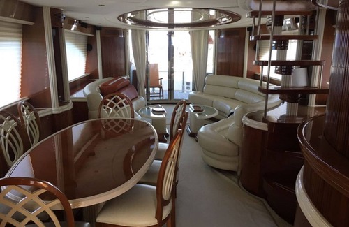 Puerto Juarez Boat Rental | Your own yacht in the mayan Riviera, for you to enjoy the