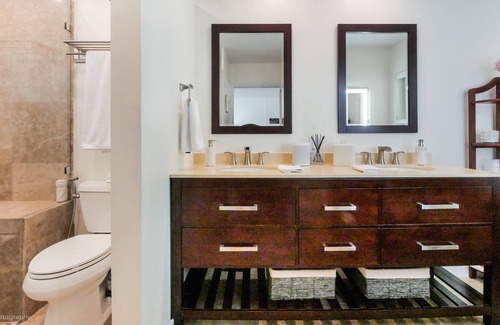 Ludlam House | Your paradise in the heart of Coral Gables Miami, your home away from home.