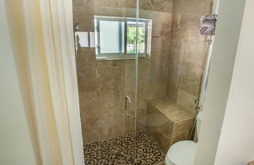 Ludlam House | Your paradise in the heart of Coral Gables Miami, your home away from home.