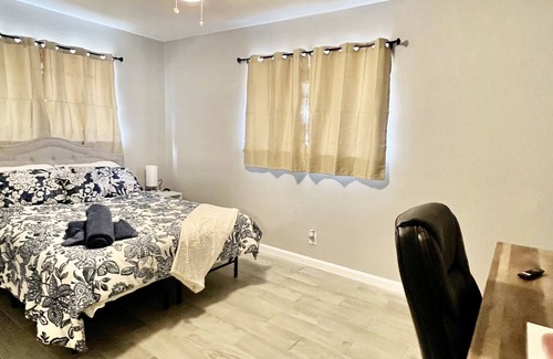 Universal City House | Your Perfect Retreat 4BR w/ POOL!