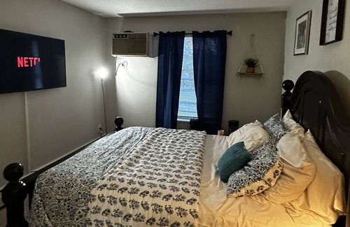West Bloomington Condo | Your Poolside Getaway: 2BR/2BA Condo w/Games, free parking, gym, & playground